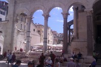 Blizu glavnog trga u Dioklecijanovoj palači (Split)