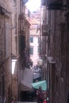 Tijesna uličica u staroj jezgri Dubrovnika